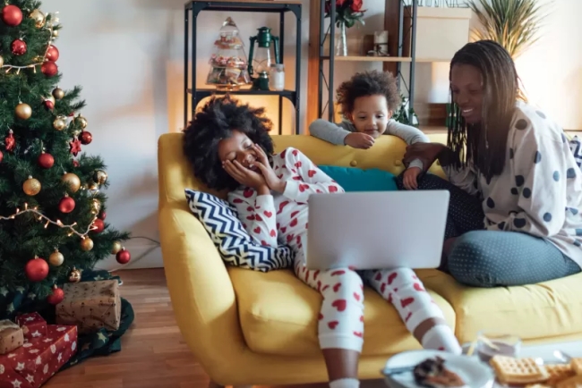 Easy Christmas Morning Routine for Moms: How to Keep Things Calm and Fun