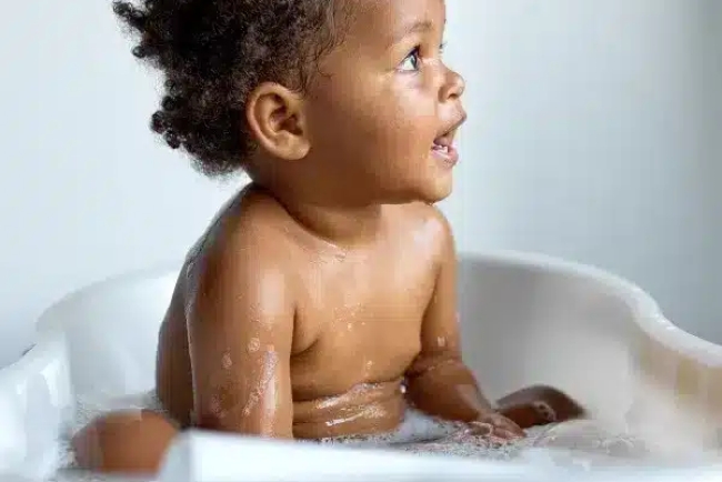 The Complete Guide to Safe Baby Shampoo (Along with Things Not to Use)
