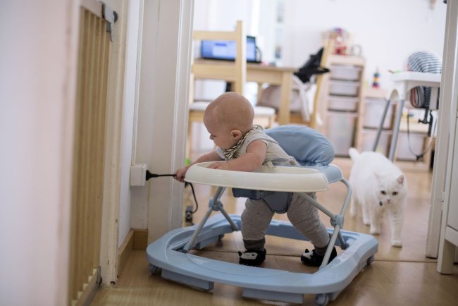 Parents, Here’s Why Baby Walkers Are More Harmful Than Helpful
