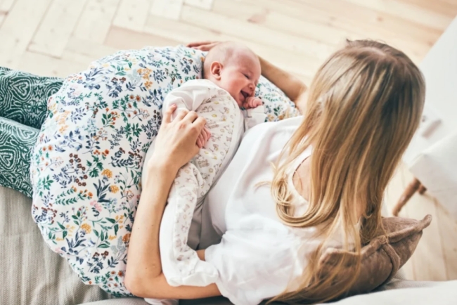 10 Thoughtful Ways to Support a New Mom After an Emergency Hospital Stay