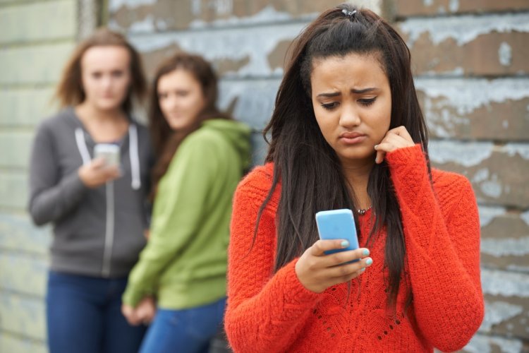 5 Crucial Conversations to Have With Your Teen About 13 Reasons Why
