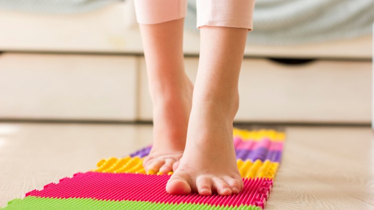 Is It Better for Kids to Go Barefoot? What Science and Real Life Actually Tell Us